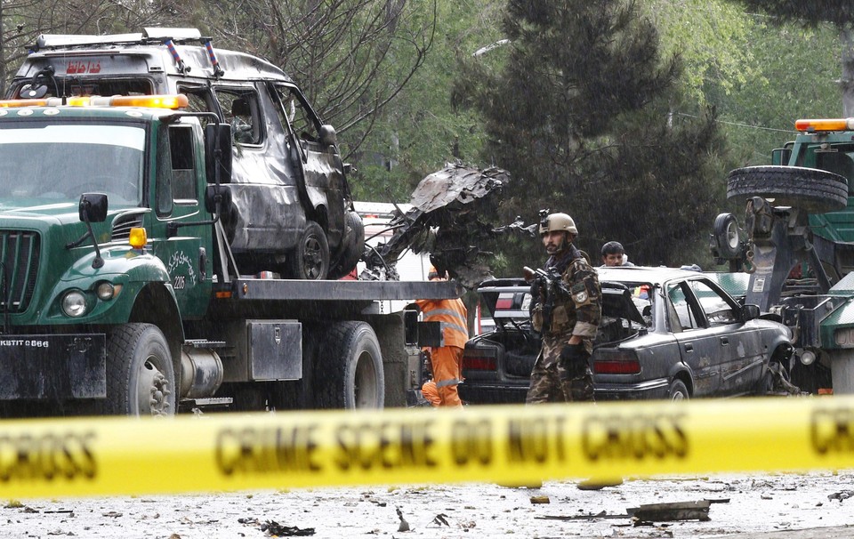 epaselect AFGHANISTAN SUICIDE BOMB BLAST (Suicide bomb blast targets NATO convoy in Afghanistan)