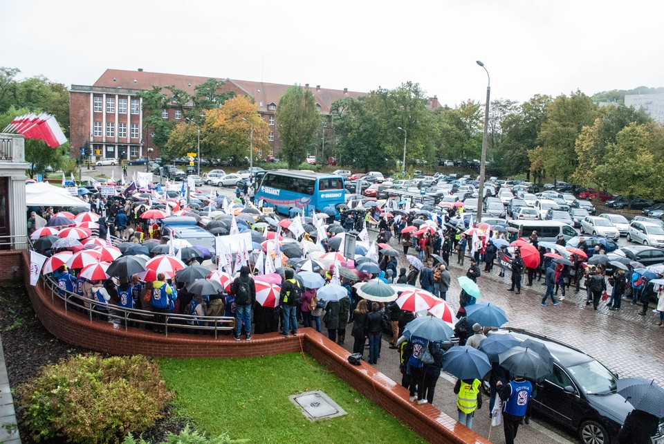 Nauczyciele protestowali w Gdańsku. "To jest sygnał ostrzegawczy dla całego rządu"