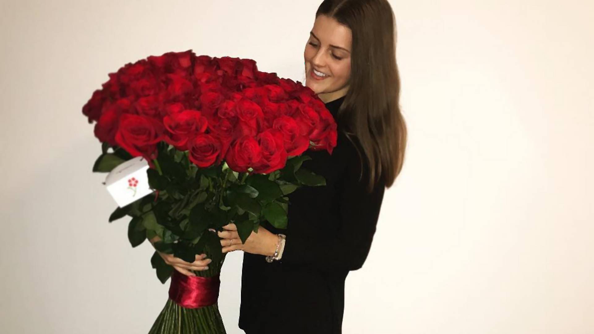 Możesz wynająć olbrzymi bukiet róż tylko po to, żeby zrobić sobie z nim zdjęcie i wzbudzić zazdrość u innych