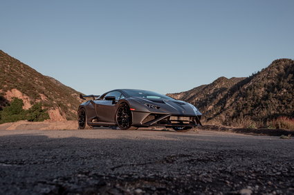 Za kierownicą Lamborghini Huracan STO czujesz się jak superzłoczyńca