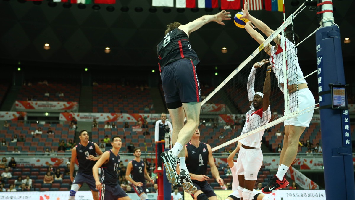 Reprezentacja USA nie zwalnia tempa na siatkarskim Pucharze Świata. Liderzy turnieju tym razem łatwo, szybko i przyjemnie ograli w Osace Wenezuelę 3:0 (25:18, 25:16, 25:20) i bez straty punktów pozostali na czele rywalizacji. Podobny przebieg miało drugie spotkanie, w którym Argentyna pokonała Egipt 3:0 (25:18, 25:19, 25:20).