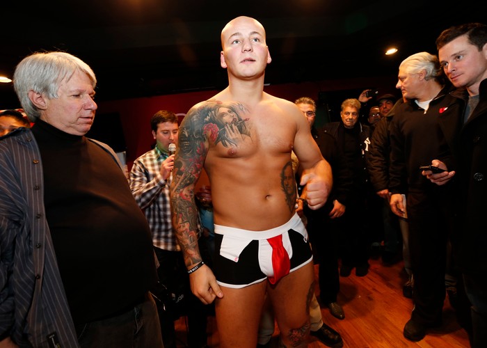 Bokserzy weszli na wagę. Szpilka lżejszy od Mollo