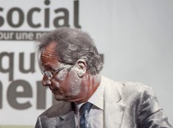 Kandydat na prezydenta Francji zaatakowany mąką