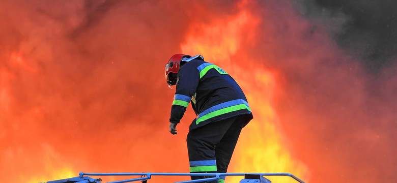 Pożar hali targowej w podwarszawskich Broniszach