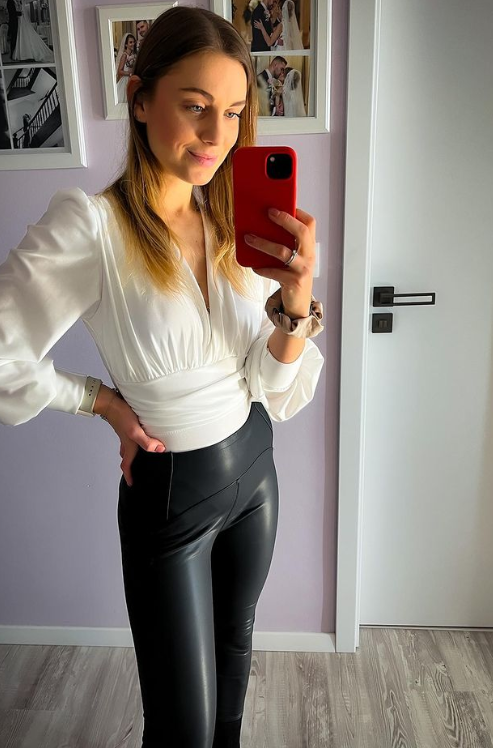 Speváčka Dominika Stará. 