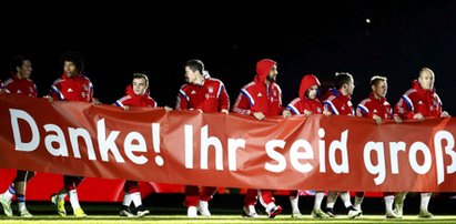 Lewandowski z kolegami podziękował kibicom! Genialna oprawa na Allianz Arena! WIDEO