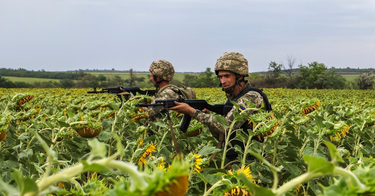 "Duża armia sowiecka bije małą sowiecką". Kryzys, który pożera ukraińskie wojsko
