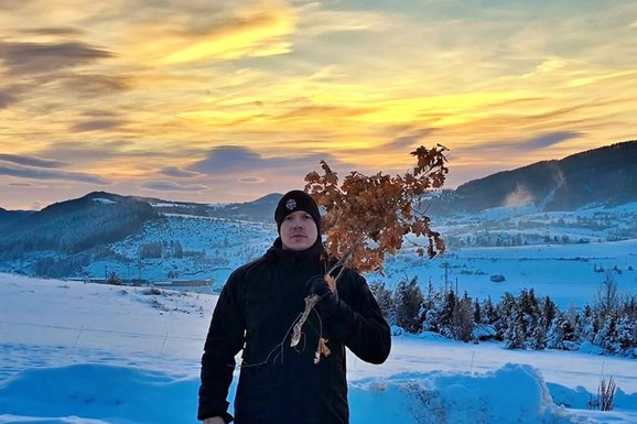 JAVNO PREVARIO ŽENU, A NJEGOVI RODITELJI PODRŽALI LJUBAVNICU Naš pevač imao burnu prošlost, kad se zaljubio u 5 godina stariju život mu se okrenuo