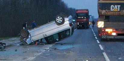 Potrącił pieszą i dachował! FOTO