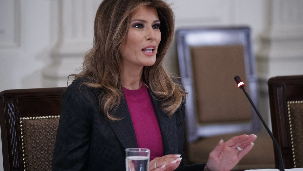 epa06616361 - USA FIRST LADY CYBERBULLYING (First Lady Melania Trump hosts executives from major online and social media companies to discuss cyberbullying and internet safety)