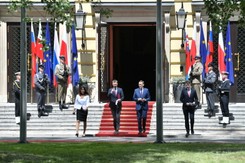 Morawiecki spotkał się z premierem Słowacji. 'Geopolityczne licho nie śpi'