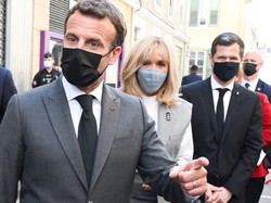 Stało się... Do stylizacji Brigitte Macron wkradła się odrobina niedoskonałości...