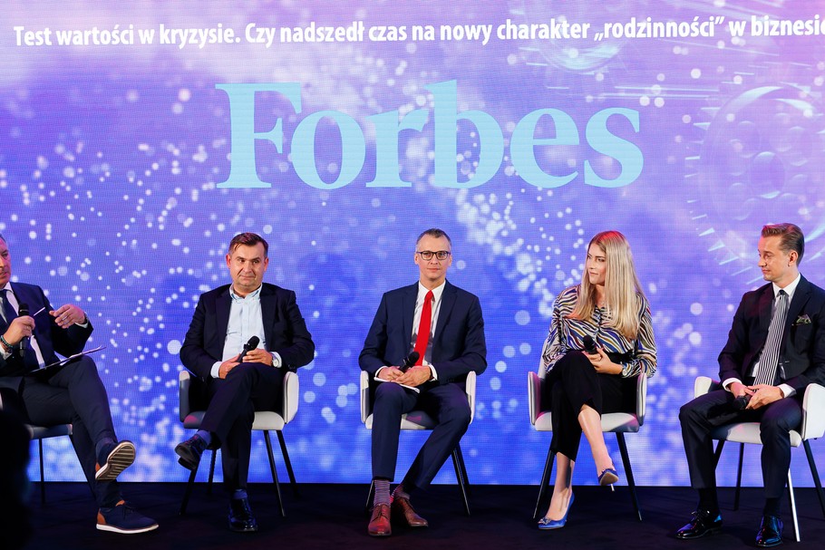 O wyzwaniach firm rodzinnych rozmawiali: (od lewej) Paweł Zielewski, redaktor naczelny „Forbesa”, Piotr Grabowski, wspólnik zarządzający Grabowski i Wspólnicy Kancelaria Radców Prawnych GWLAW, Grzegorz Maliszewski, główny ekonomista Banku Millennium, Izabella Kolmetz, współwłaścicielka Polipack, Kamil Rutkowski, prezes zarządu Rutkowski Development.