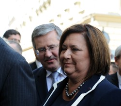 Prezydent wysyła żonę w daleką podróż dziewiczym rejsem LOT