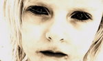 Dziecko o czarnych oczach straszy w lasach