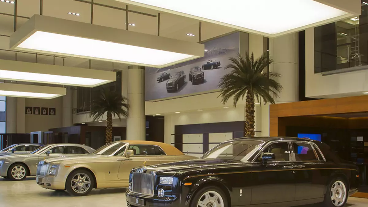 Gdzie jest największy salon Rolls Royce'a?