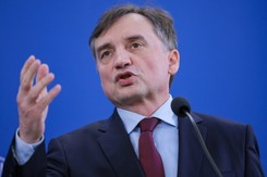 Ziobro grozi Trzaskowskiemu. 'Mamy ciekawe informacje'