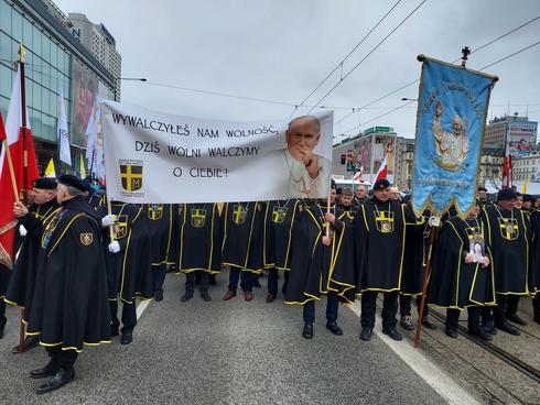 Rycerze Jana Pawła II na marszu w Warszawie
