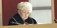 Sędzia Ewa Łętowska, sprawozdawca w
    sprawie, nie wyklucza, że w przyszłości ustawodawca rozszerzy
    krąg spadkobierców także o rodzeństwo rodziców