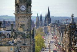 Brytyjscy farmerzy i eurosceptycy oburzeni obowiązkiem reklamowania Unii Europejskiej na polach