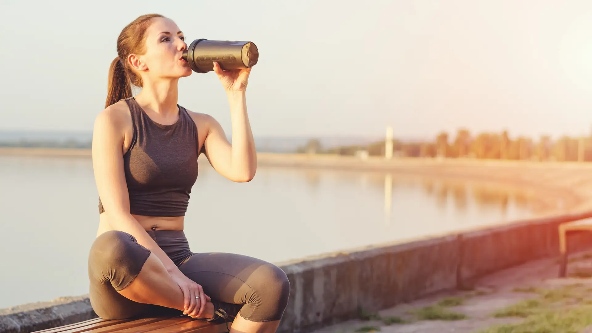 Nie ma nic gorszego niż zbyt rzadki shake proteinowy. Przepisy na idealne koktajle białkowe