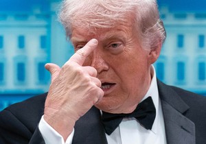 Donald Tramp nakon pucnjave na večeri u Vašingtonu 25. aprila