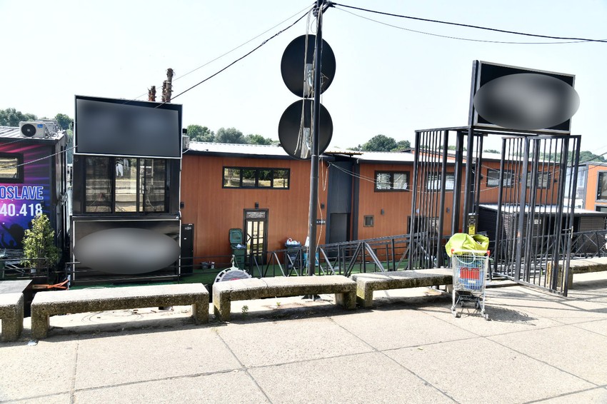 Splav na kom je bila organizovana proslava rođendana