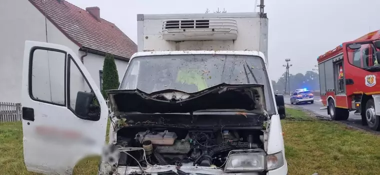 W mniej niż godzinę pijany 26-latek ukradł auto i paliwo. Potem jeszcze się rozbił