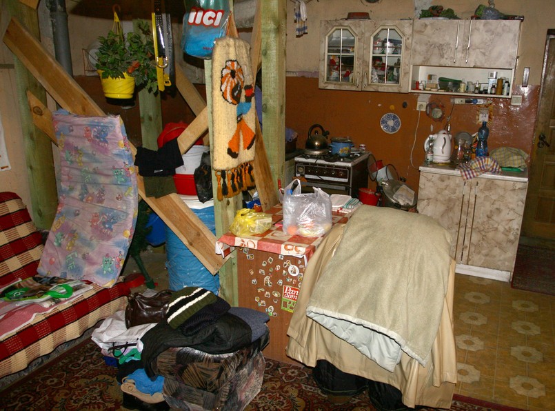 Na 20 metrach kwadratowych nie mają toalety, ciepłej wody, ogrzewania, wentylacji