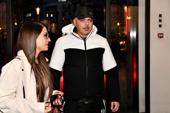 "TO SU PACOVI KLASIČNI, MENE BI BIO BLAM" Pevač opleo po kolegama sa estrade, spomenuo i Đanija i Darka Lazić - više nije u kontaktu sa sestrom Minom Kostić