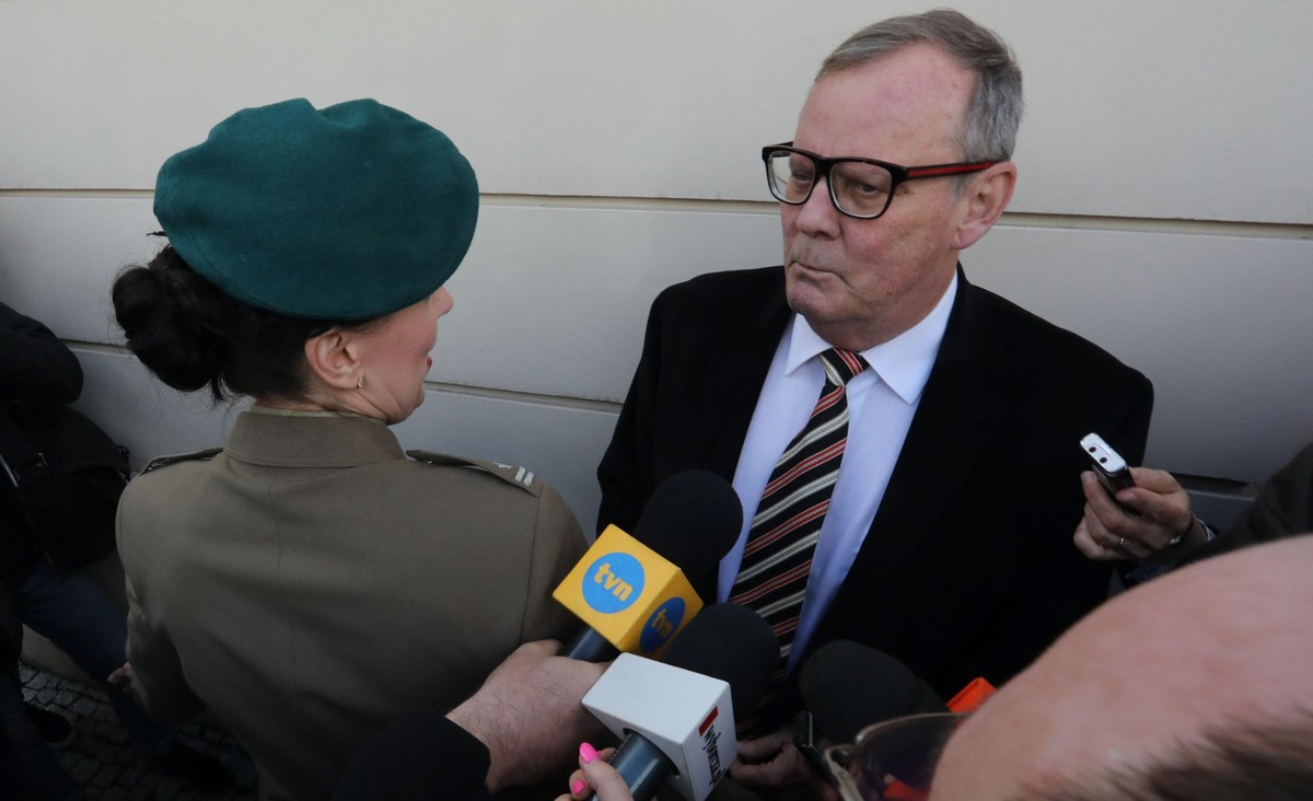 Dr Berczyński przerywa milczenie. I mówi, że opozycja "rżnie głupa". Siemoniak: Nieporadna i desperacka próba obrony