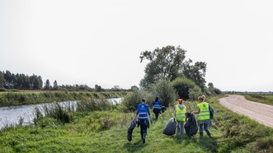 Wielkie sprzątanie Biebrzy. 300 kilogramów śmieci zebrano z dna i brzegów rzeki