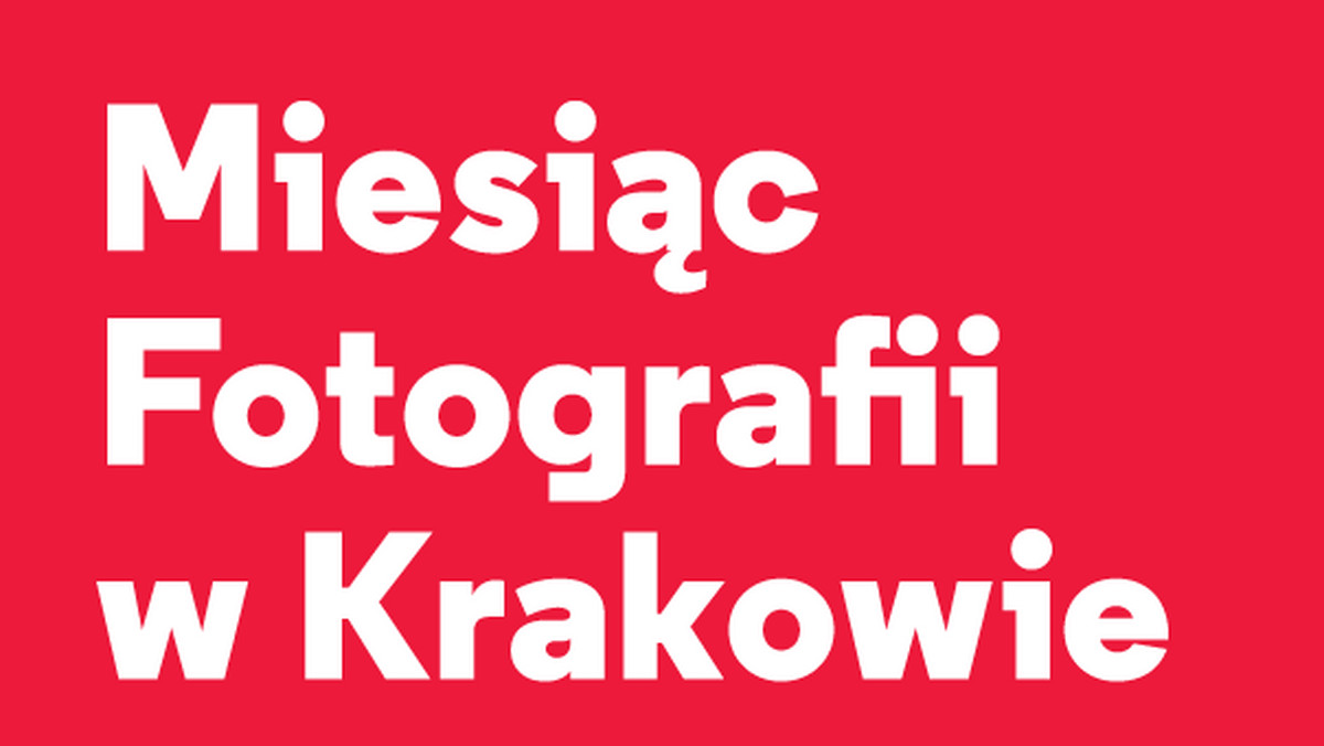 "Kryzys? Jaki kryzys?!" to temat przewodni 14. edycji Miesiąca Fotografii w Krakowie, czołowego europejskiego festiwalu fotograficznego. Kuratorem Programu głównego jest Lars Willumeit, pochodzący z Niemiec kurator i antropolog kultury.