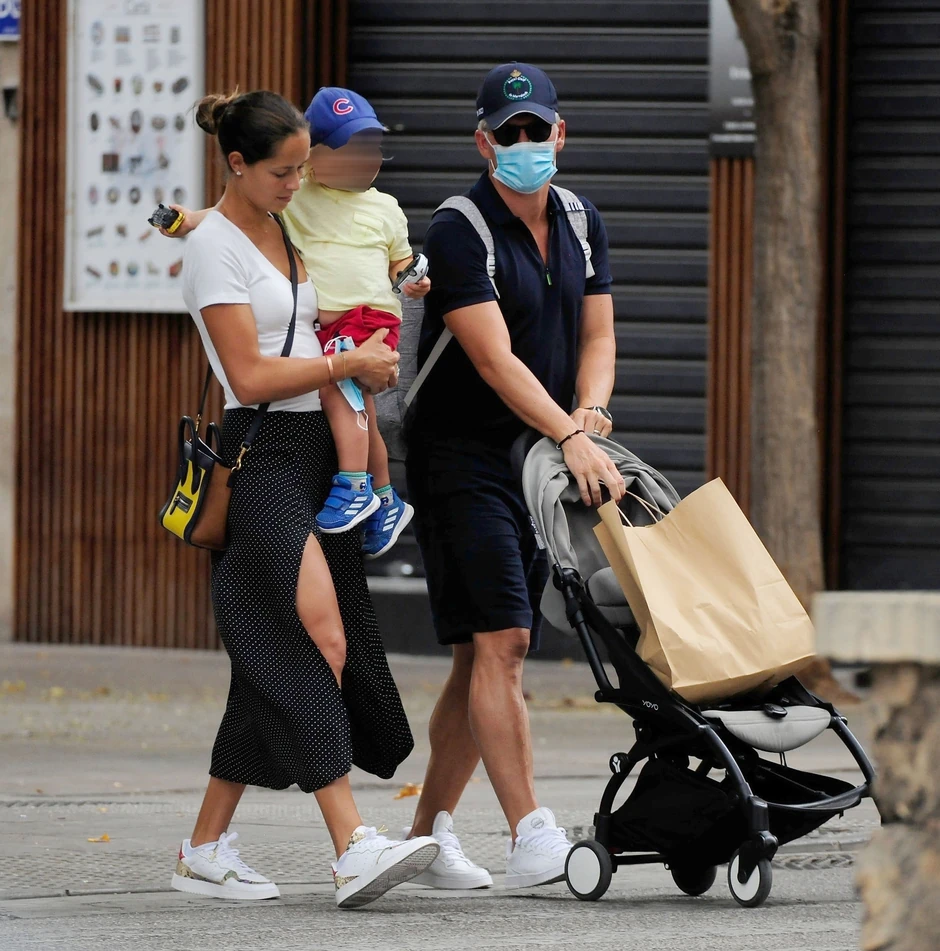 Ana Ivanović i Bastijan Švajnštajger sa sinom