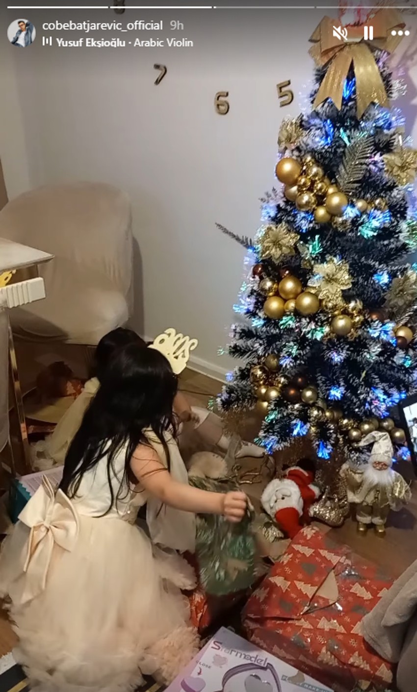 Cobe kupio unukama poklone za Novu godinu