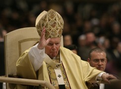 Wałęsa: Nie Jan Paweł II przewrócił komunizm. Co na to kard. Dziwisz?