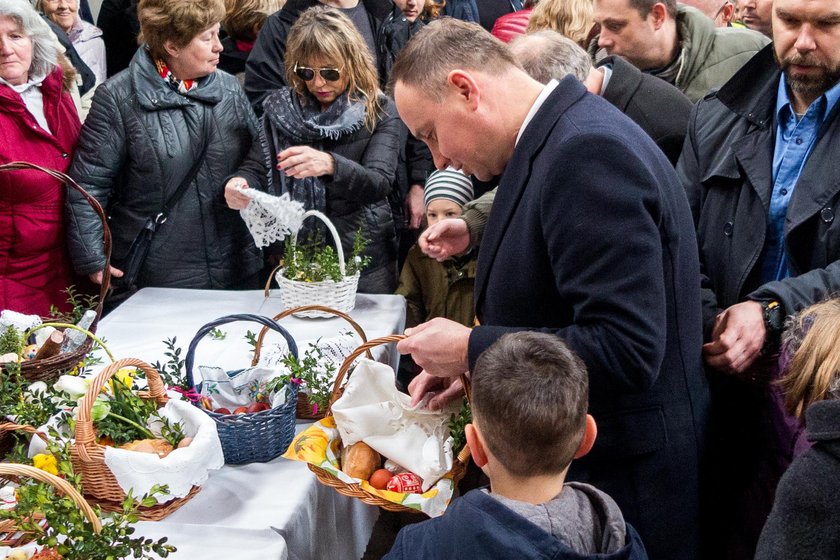 Prezydent z córką poszli ze święconką. A gdzie pierwsza dama?