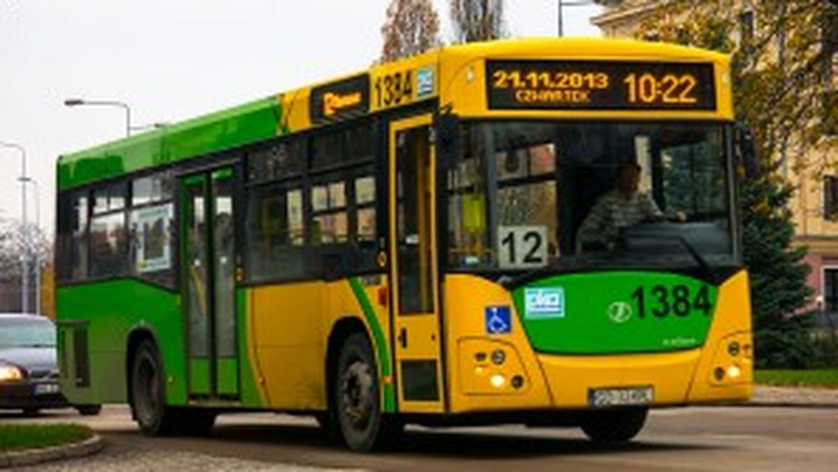Trzecim przewoźnikiem w komunikacji miejskiej w Elblągu zostało konsorcjum Przedsiębiorstwa Komunikacji Samochodowej w Elblągu i Przedsiębiorstwa Komunikacji Autobusowej - informuje "Radio Olsztyn".