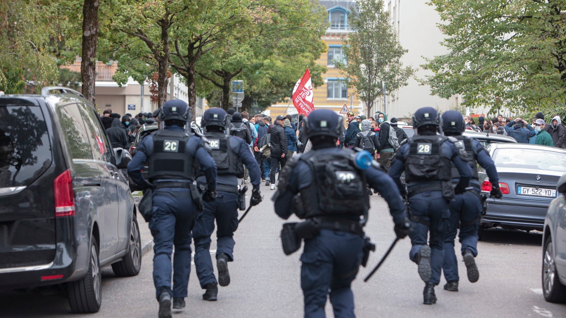Vă simțiți apărați de miliții fasciste? Toader și hărțuirea sexuală. Mbappé și China