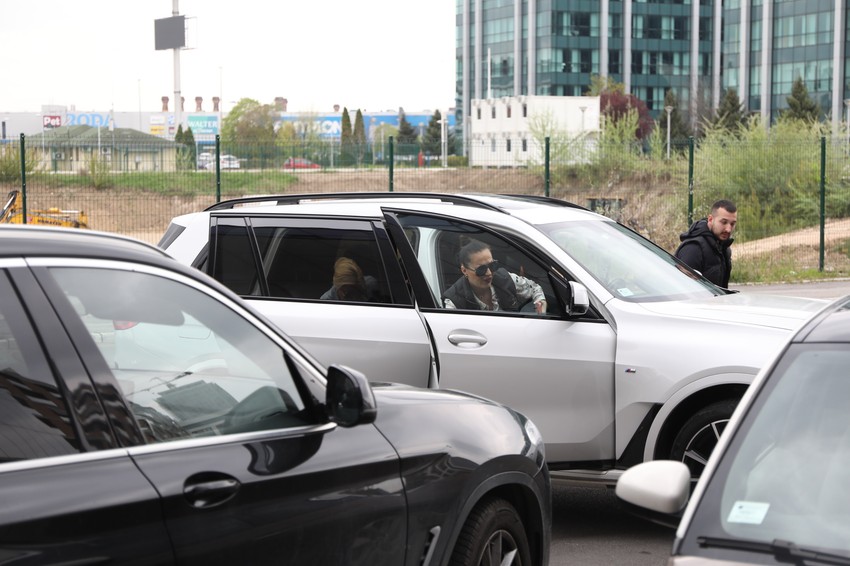 Ceca nasmejana stigla u porodilište