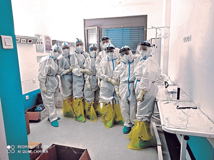 Medicinske sestre iz Pčelice pod punom zaštitnom opremom u KC Niš 