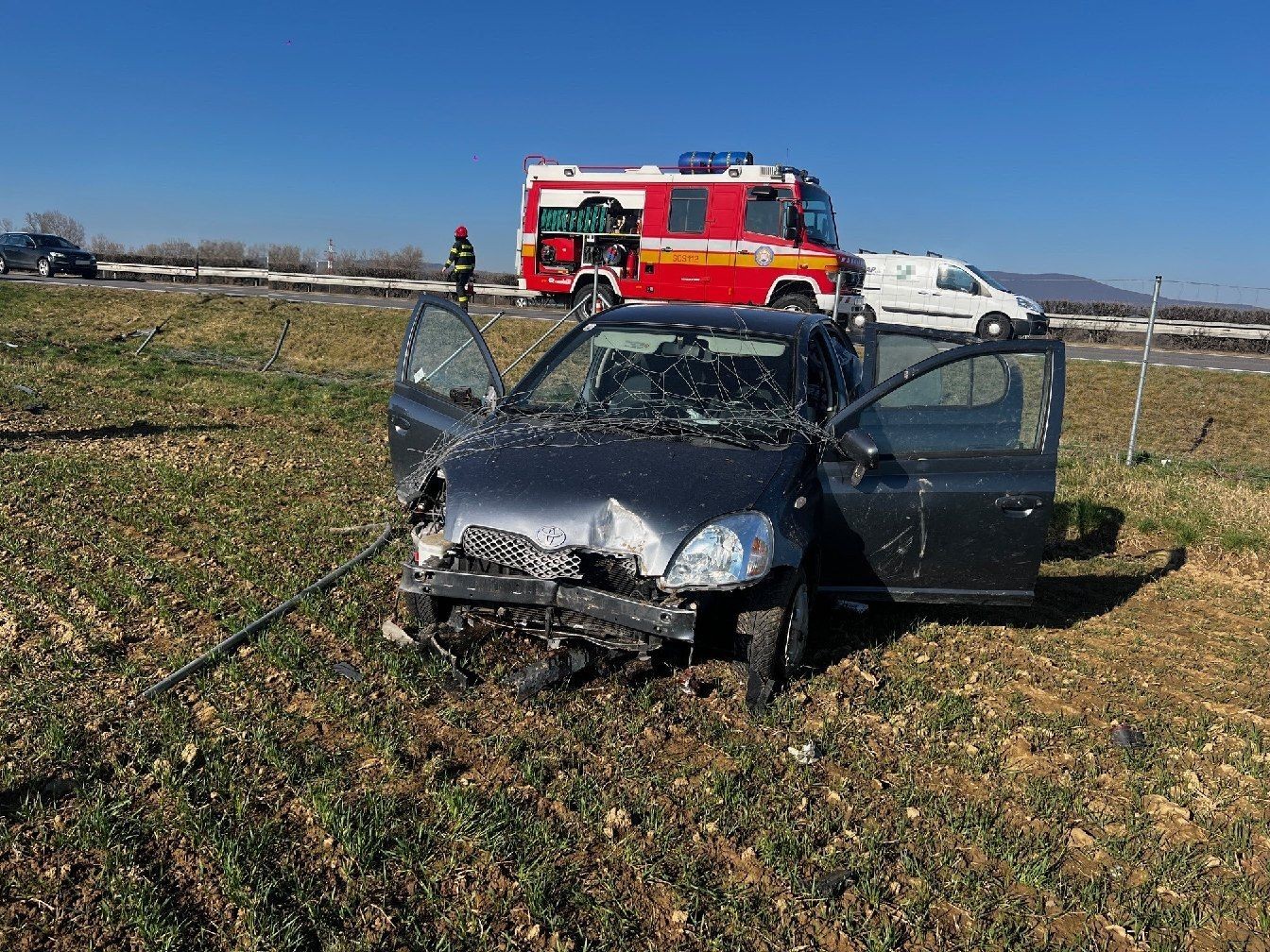 Pri nehode na diaľnici D1 sa zranila vodička osobného automobilu.