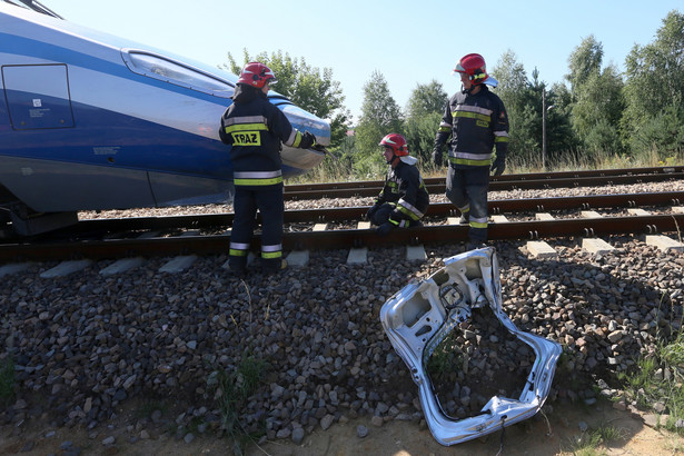 Wypadek pod Częstochową. Pendolino uderzyło w auto! FOTO