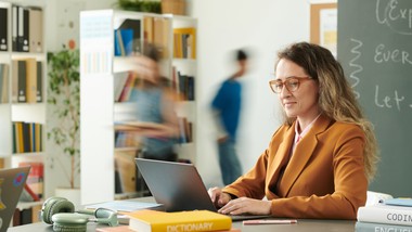 laptop dla nauczyciela: ważne terminy. ministerstwo cyfryzacji przypom