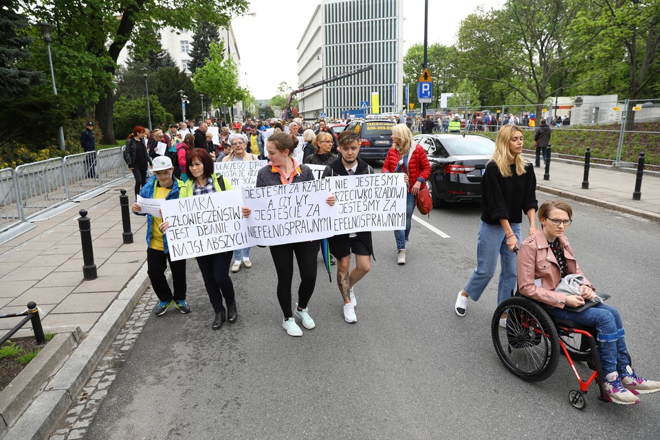 18425016 - WARSZAWA PROTEST PRZED SEJMEM (protest)