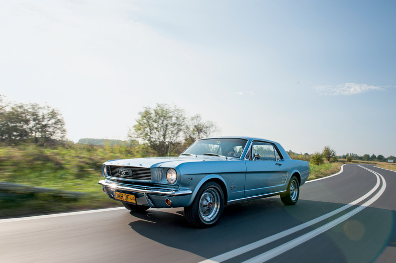 Ford Mustang Coupe 289 - galopujący klasyk