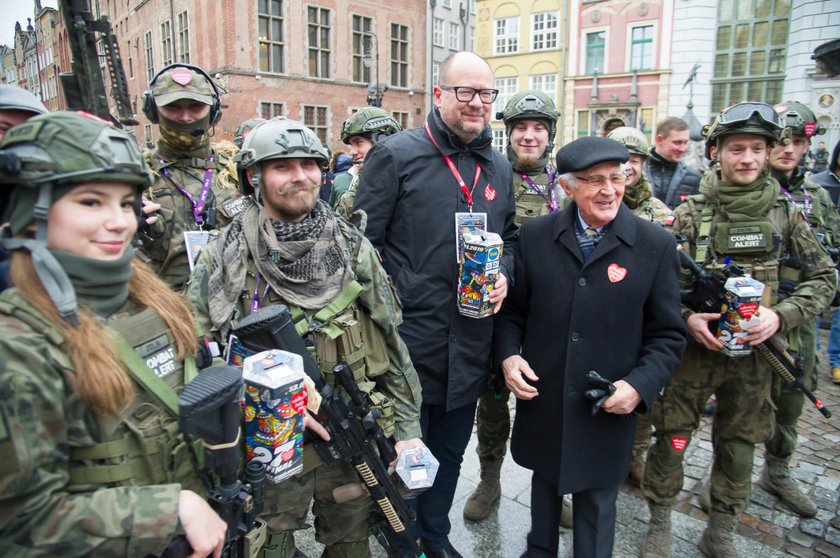 Adamowicz skarżył się na mowę nienawiści. Śledczy nie podzielali jego obaw...