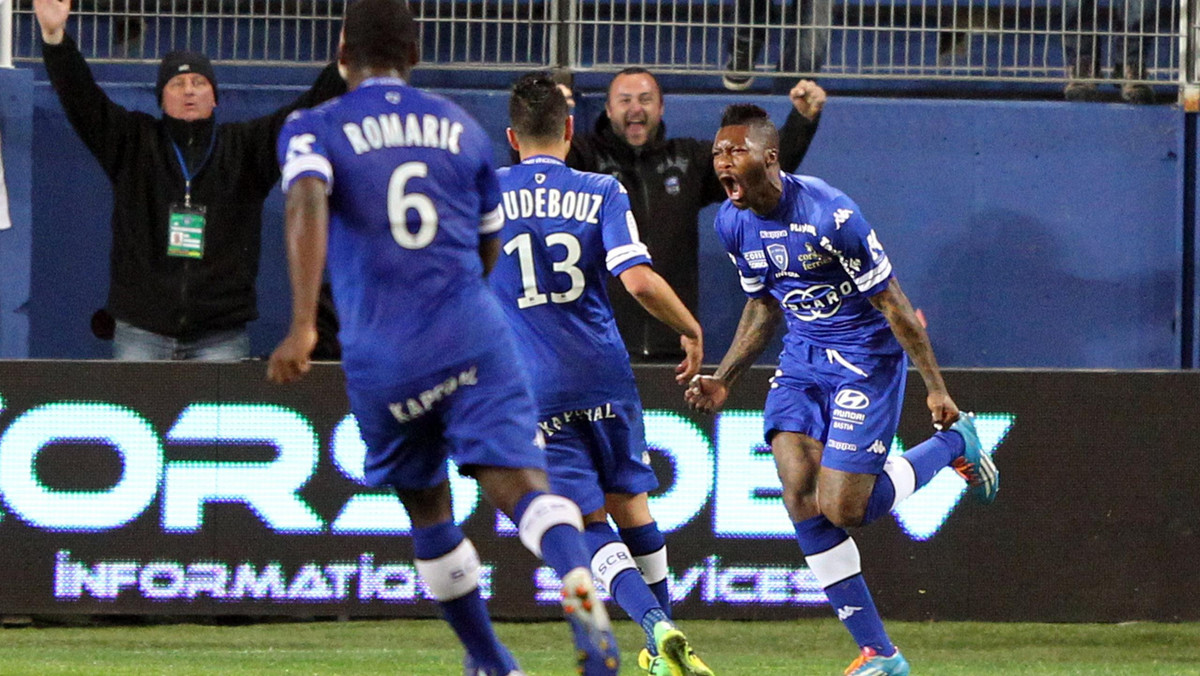 Dwa korsykańskie zespoły: Bastia i Ajaccio wygrały swoje wtorkowe mecze 1/16 finału Pucharu Ligi Francuskiej. Bastia pokonała u siebie Auxerre 3:1 (0:1), a Ajaccio wygrało na wyjeździe z Montpellier 1:0 (1:0). Dwa gole strzelił Djibril Cisse.
