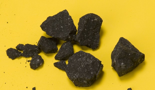 377848_sutters-mill-meteorite-fragments-collected-april-24-2012-two-days-after-the-fall-nasa