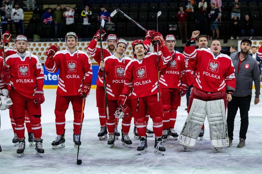 La Campionatele Mondiale din 2023 din Divizia IA, polonezii au învins Lituania cu 0:7, au pierdut după prelungiri 4:5 cu Marea Britanie, au învins Italia cu 4:2, Coreea de Sud și Coreea de Sud.  0: 7 și România 6: 2. Drept urmare, au avansat în elită de pe locul doi la turneul de la Nottingham.  